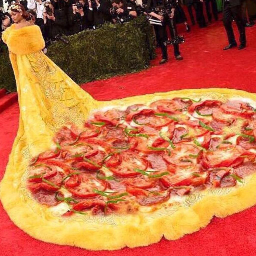 Travon's tweet photo. It's not delivery, it's Rigiorno. #MetGala2015 http://t.co/pM5lgG6ctB