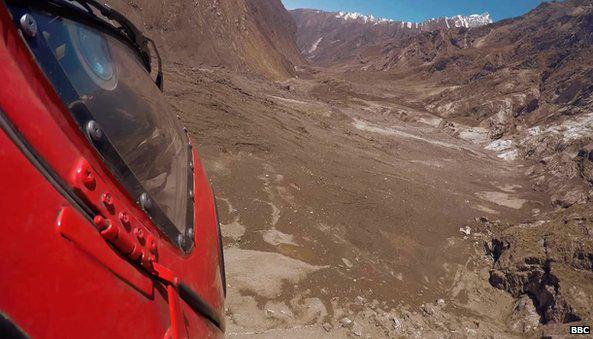 BBCNewsAsia's tweet photo. "Virtually nothing left" of Nepal's once-beautiful Langtang village http://t.co/ri4iNWpCT0 (via @EthicalMan) http://t.co/EftRbUQ6Lv