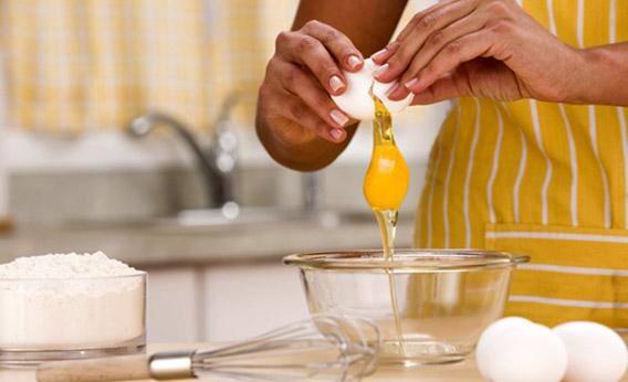 LaVidaSeRieDeMi's tweet photo. Como hacer un omelette ft. Rihanna #MetGala http://t.co/jtDp9meDQA