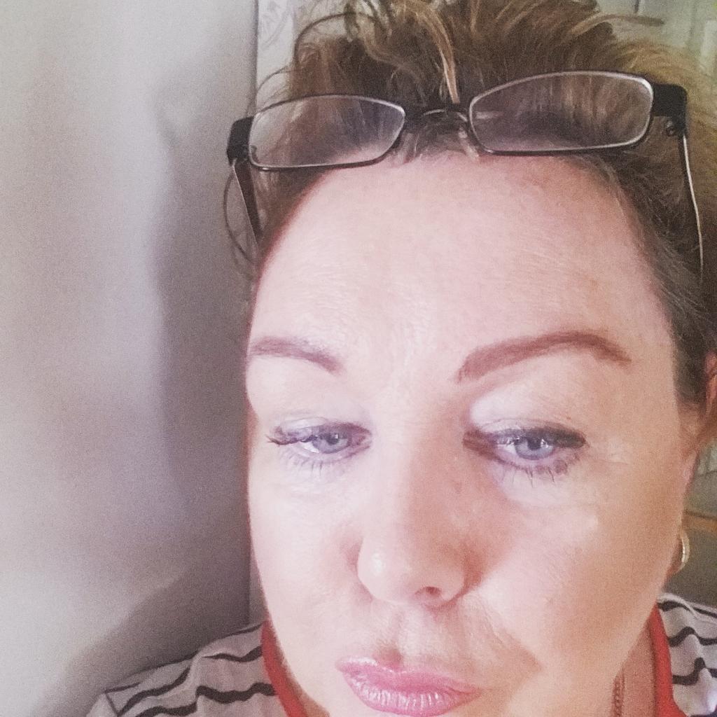 we_RHOK's tweet photo. Getting my pout on.  Would love my lips done ! @we_RHOK  #housewivesofKallangur #fishlips http://t.co/a27zZNIfo3