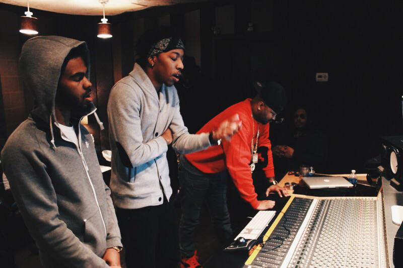 Mr_STM's tweet photo. #ContraParis @SpinzHoodrich x @KMajorMusic x @TheKingDream 
#VSCO #SentShotIt http://t.co/xmDE3u1XoZ