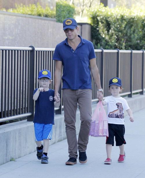 I wanna wish a happy 45th birthday 2 Will Arnett I hope he has a great day with his sons 