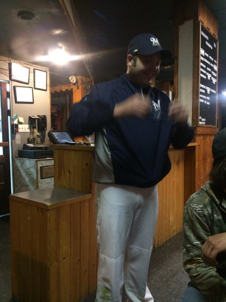 macklinsrlakers's tweet photo. Rookie @nugz75 came up big tonight in victory. 0 for 3 #czarbar #threesastreak #dafuck #paythetab http://t.co/VWqnufdlq0