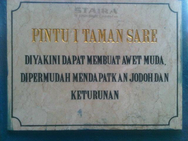 eRBe_22's tweet photo. Taman Sare, Museum Keraton Sumenep, Madura, Jatim http://t.co/jksJXICKm4