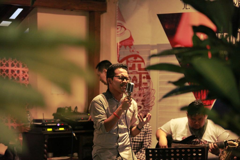 Foto kemarin minggu saat bersenandung dengan cinta brg <a href="/itsSignature/">SignatureProject</a> di acara <a href="/UntukPapua/">Untuk Papua</a>