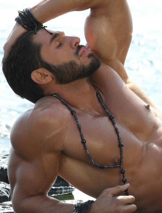 Alexpirates's tweet photo. #OMG #GayDaddy #DropDead #ThoseNiples #Lickable http://t.co/Y1THxNwHBK