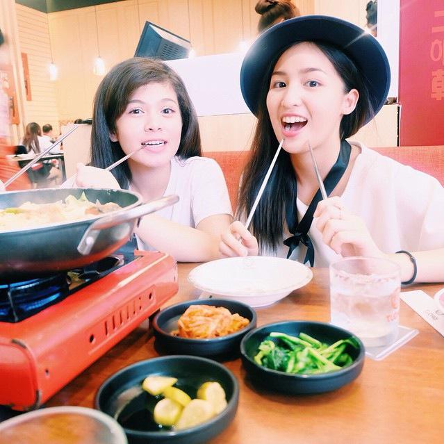 beaukhongxboth's tweet photo. ig ; #mmiinnttkanyarat : เอามายั่ว5555555.
#familymintt #mintfc #mintkanyarat http://t.co/MTSqQ4XIAY