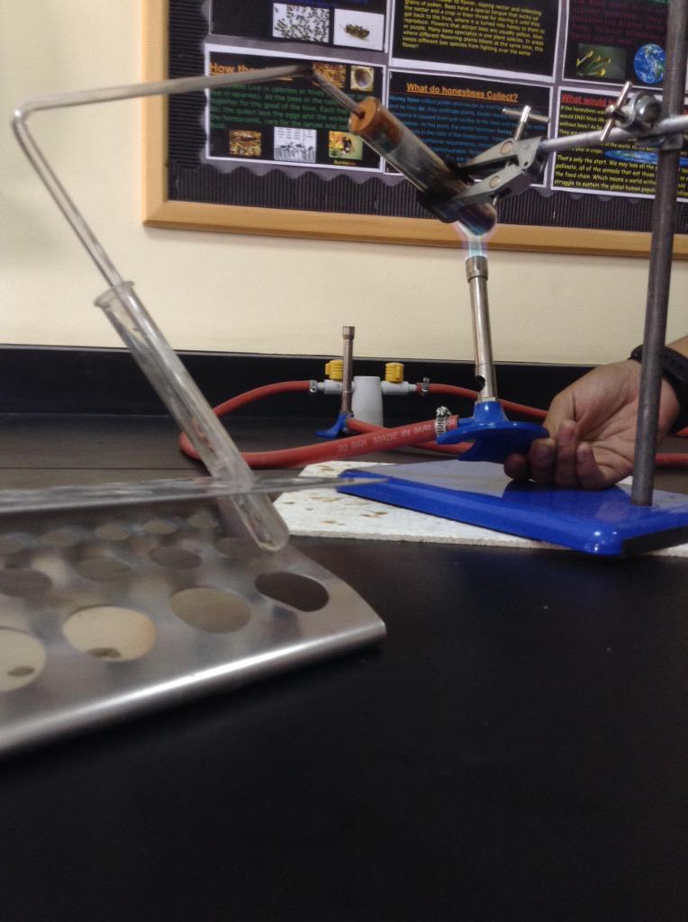 219Azam's tweet image. Our thermal decomposition reaction today #science #thermaldecomposition #ThingsIdRatherDoThanReviseThisWeekend