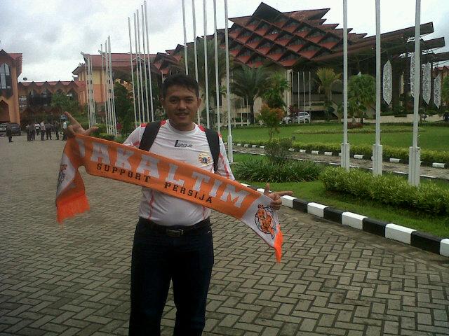 Kami sudah tiba di gedung DPRD Kaltim. #PowerOfJakmania #KaltimMelawan