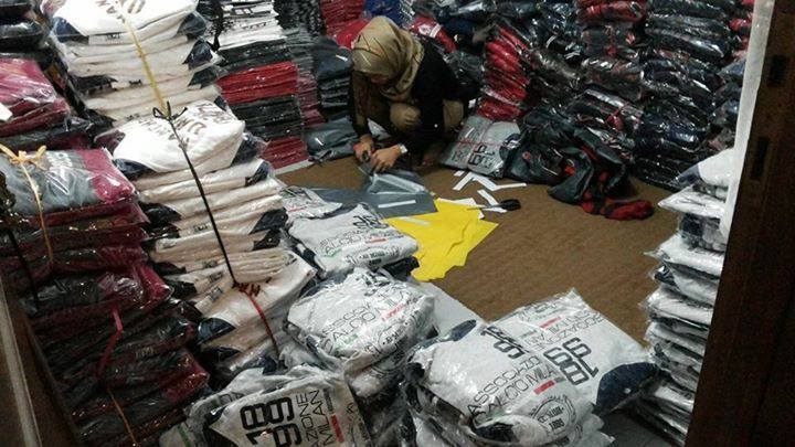 RumahSoccer_ID's tweet photo. No. Resi Pengiriman barang tanggal 3-4 Mei 2015 bisa diliat di http://t.co/2VxZTkyJkE

Jgn lupa like yaaa http://t.co/z7bhVgOsYa