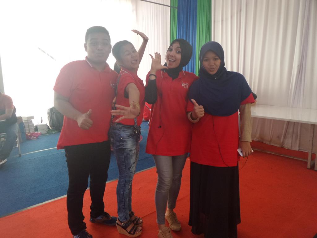 Nah ini nih, kita narsis dulu yuk bareng <a href="/ferraKDI15/">Ferra Apriyanti</a> <a href="/EniKDI15_/">EniKDI</a> @RiziKDI15_ <a href="/KhairatKDI15/">Nurkhairat Arniman</a> #KontesFinalKDI