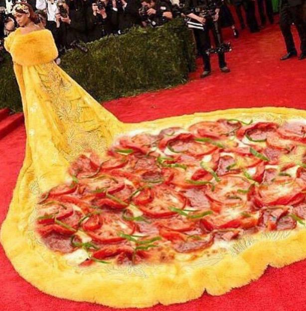 StefanoGuerrera's tweet photo. Come sempre, grazie internet. #MetGala http://t.co/vsYEi2xsBL