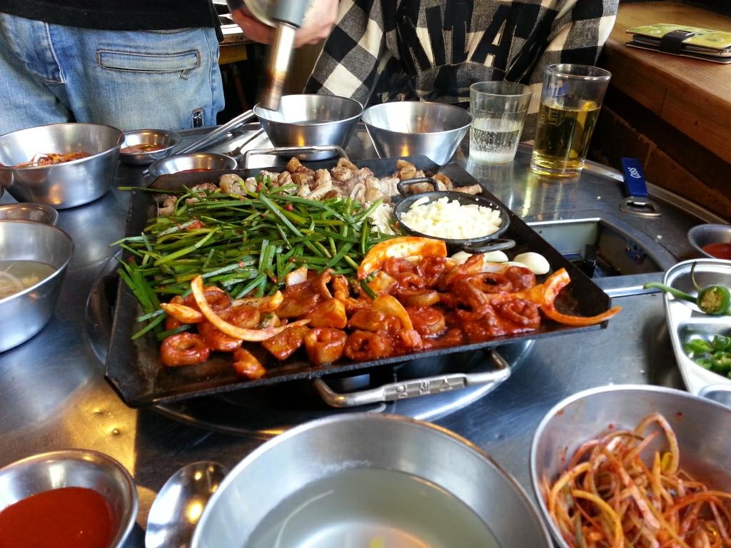 euph03's tweet photo. 맛있��� 낮술~♡ 서면에서 친구들과 #남자곱창 http://t.co/w4NBs0Olwr