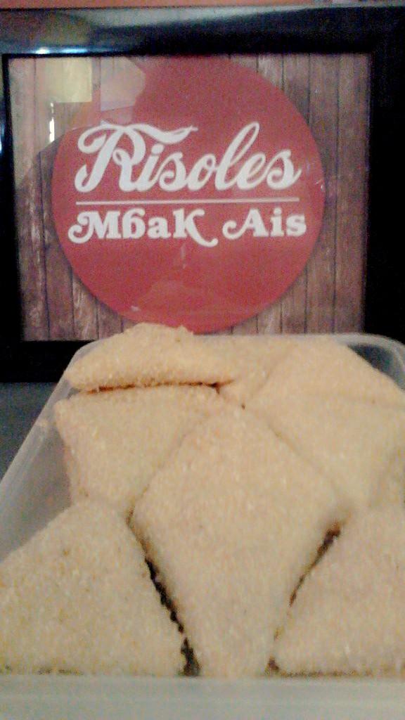 Risol mbak ais , yuk di order mw yg mentah yg mateng jg bisa, rasa ayam dan rasa keju , #medan  #KulinerNostalgia