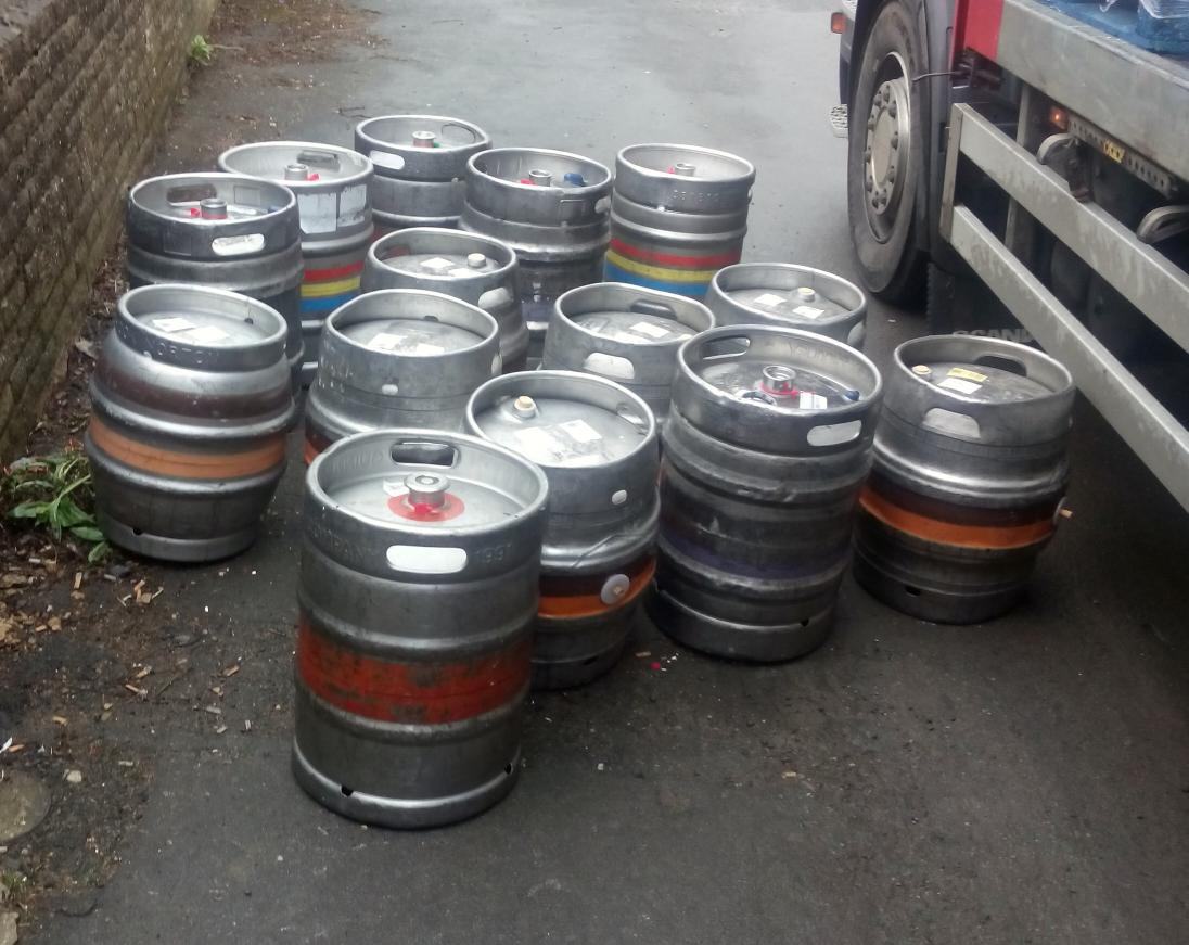 TheRedLion_CN's tweet photo. The nice dray men from @HookyBrewery swapped these for full ones so cellar is full again. Had last of b'day cake too! http://t.co/jIZOH40x73
