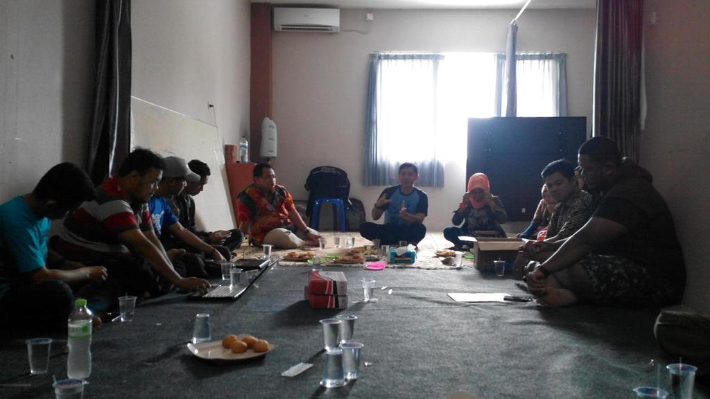 Lagi silaturahim dan sharing dgn bang <a href="/jayteroris/">ZainalAbidin</a> di TDA Center