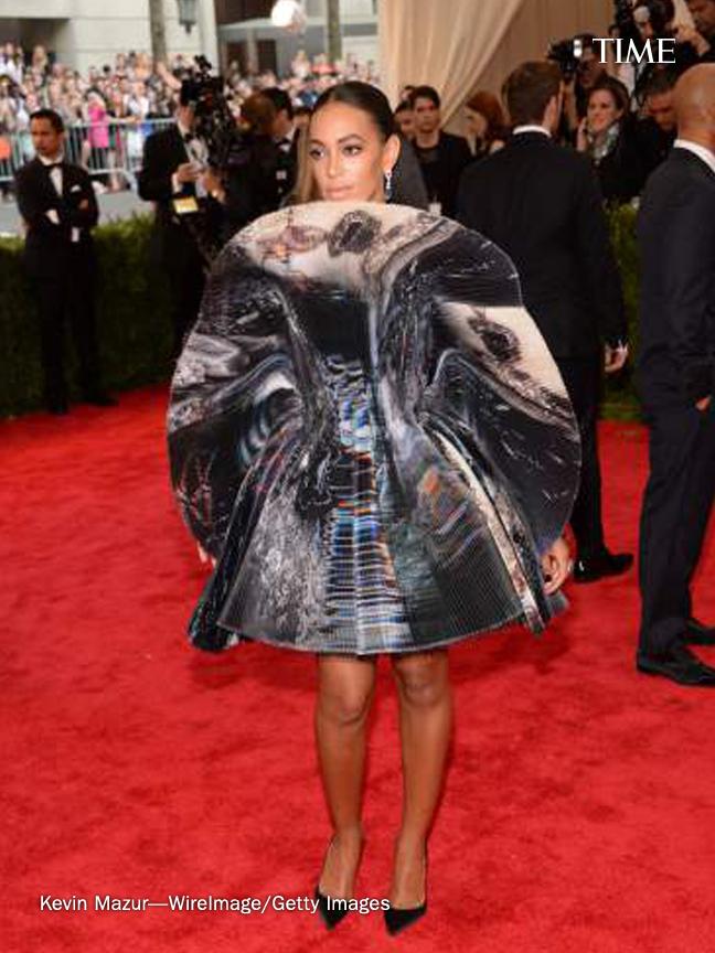 TIME's tweet image. See celebrities walk the red carpet at the 2015 Met Gala ti.me/1JNhh8b