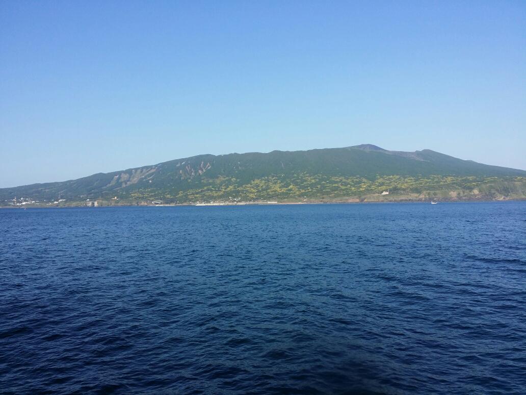 disco1919's tweet photo. 大島寄港、ってことは東京着が遅くなる…。
けど、久々の大島です。 http://t.co/JmjWLWQfI2