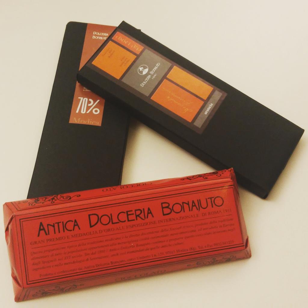 ChicnFit's tweet photo. ¡Buenos y dulces días! 🍫🍫🍫 #chocolate #cioccolato #modica #cioccolatomodica #Italia #foodporn 😃😃 http://t.co/j8XaZ5A4hG
