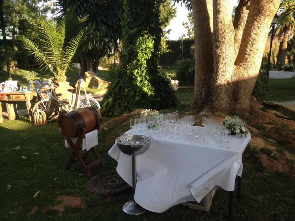 VENENCIADORA's tweet photo. Fin de semana muy completo #bodas #venenciadora #eventosevilla #celebraciónbodas #feriasevilla15 http://t.co/CzlR0S64FR