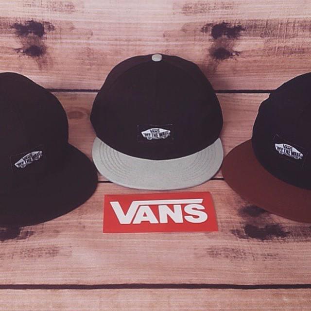 topi vans off the wall