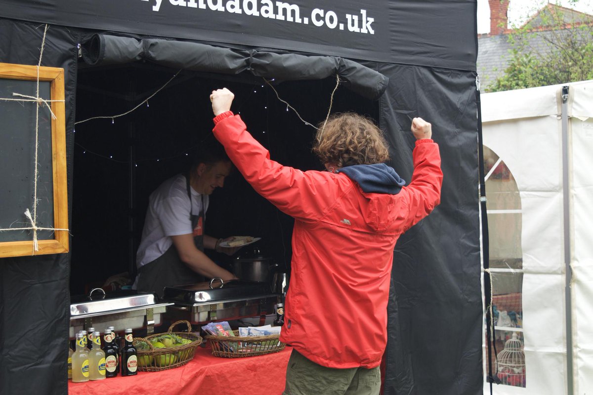 AndyandAdams's tweet image. Spent the weekend roasting some hogs! @machcomedyfest facebook.com/media/set/?set…