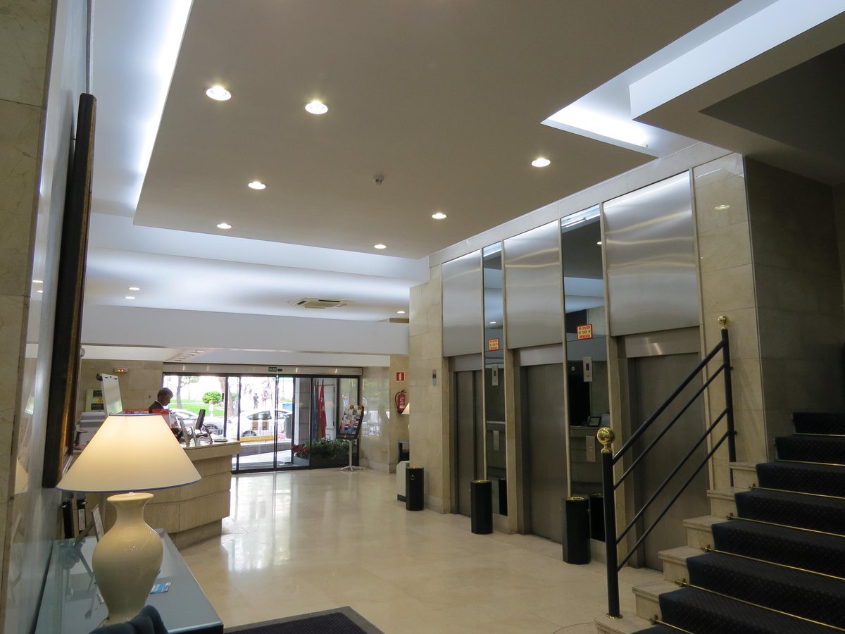 SSIEiluminacion's tweet photo. ESPAHOTEL mejora la eficiencia energética gracias a SSIE con 4.955 puntos de luz instalado. http://t.co/KF3UUjptXh http://t.co/wKQj83v79M