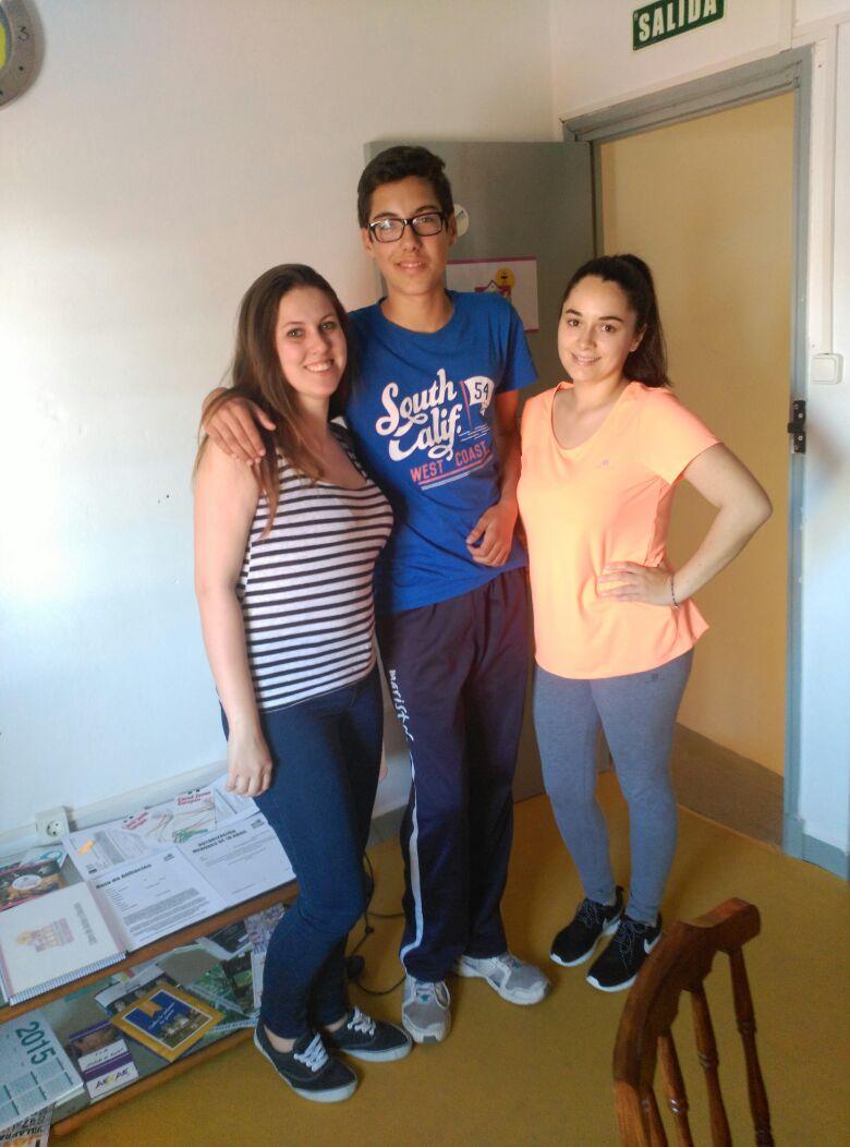 pppbadajoz's tweet photo. GENIAL Entrevista con Maria Espino y África González , miembros de la asociación juvenil de Villafranco del Guadiana. http://t.co/InnhWRKjIx