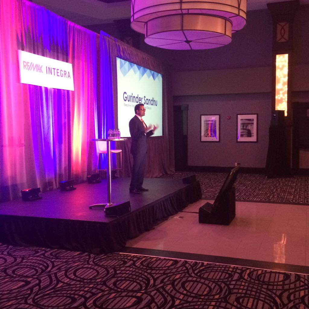 Kicking off the day in #Ajax with <a href="/gurinderSsandhu/">Gurinder Sandhu</a>! #remaxconnect