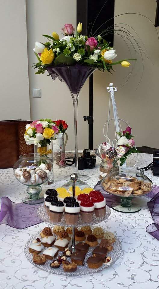 PapadieEvents's tweet photo. Ne indulcim in luna lui Florar!☺ http://t.co/sMcdKFywlU