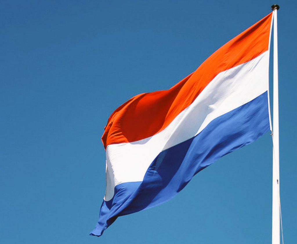 Shimmie89's tweet photo. #Bevrijdingsdag lekker op de bank hangen. Hopelijk kunnen we volgende week ook de vlag uithangen #wk #TKD2015 http://t.co/Sos1q8w07J