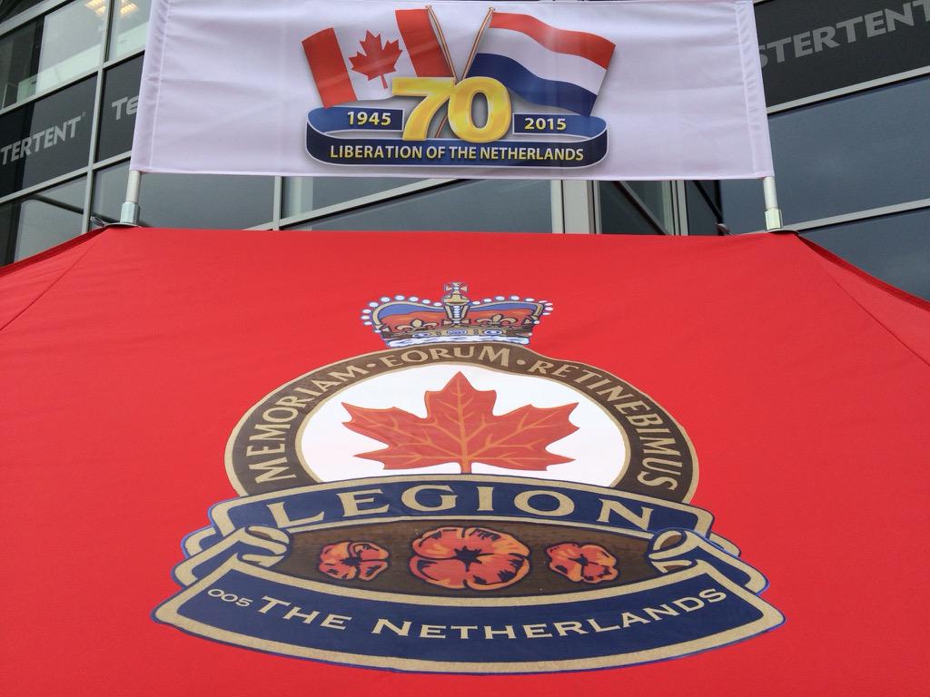 Mastertent_NL's tweet photo. Nederland 70 jaar bevrijd! Wij hadden de eer om deze #vouwtent #Mastertent te maken voor de Royal Canadian Legion http://t.co/tB8vTwWMGs