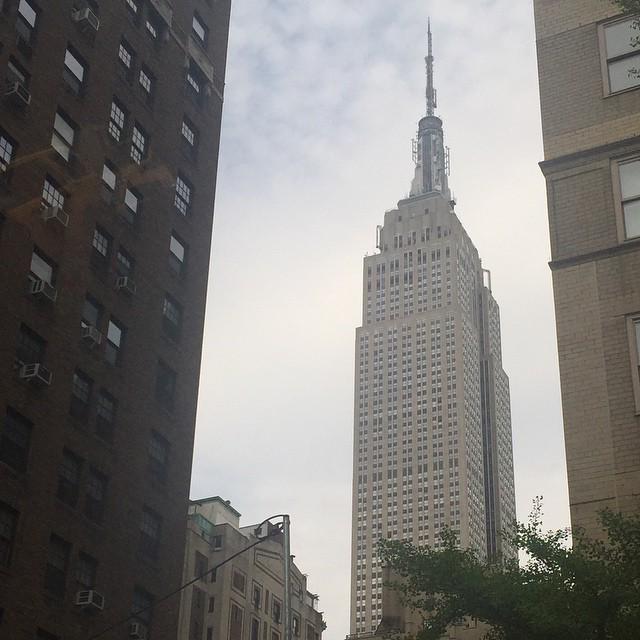 NikkiBeauchamp's tweet photo. Spotted @empirestatebldg heading downtown to see condos along @highlinenyc #nycre #nbre #nbphoto #empirestatebuild… http://t.co/uP9l2vZuQy