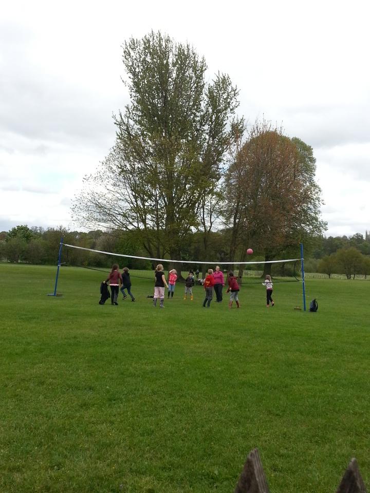 SwWhetton's tweet photo. Enjoying some free time #Year3oncamp @EtchingHillCE http://t.co/jLYn2ewI4E