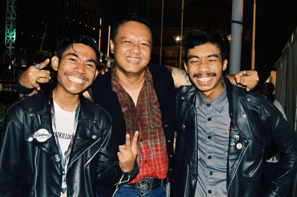 Senyuman terbaik yg pernah kita punya ya om <a href="/Giox_666/">Satan's slave</a> <a href="/superglad_band/">SUPERGLAD</a> hahaha