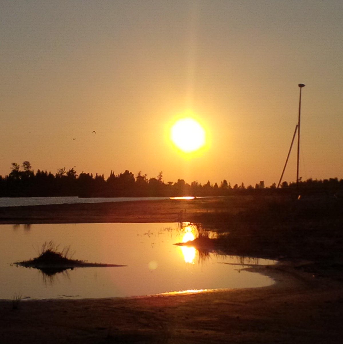 bnmprince's tweet photo. @SaubleBeachON #sunset #beauty #summer2014 Can't wait for this summer!!! http://t.co/DAvbVmPnRi