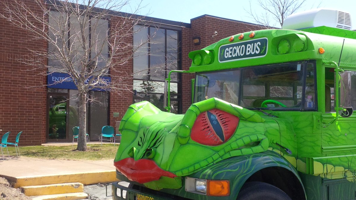ATLCAN_EH's tweet photo. No better way to start #ERACIntern2015 than a visit from the @HabanerosHRM gecko bus. @ERACCareers Rent a Gecko? http://t.co/rXgnWEoN91