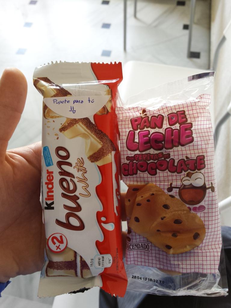 JosFranco94's tweet photo. Le digo a @NeriMelgar95  no me ha dado tiempo a almorzar y me mete esto en la maleta 😛😍😙💃💃 http://t.co/NsFo54GjVs