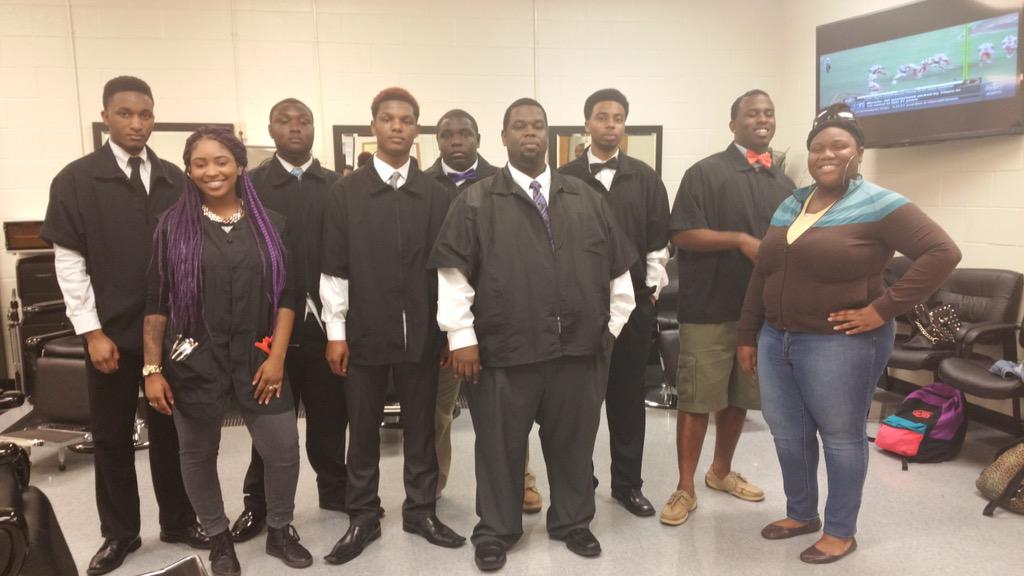 RV_Barbering's tweet photo. I'm proud of my barbering students. They represented true professionalism at the Cuts for Homeless.@DrFoxworth @rvhs http://t.co/lX0uMuMkA2