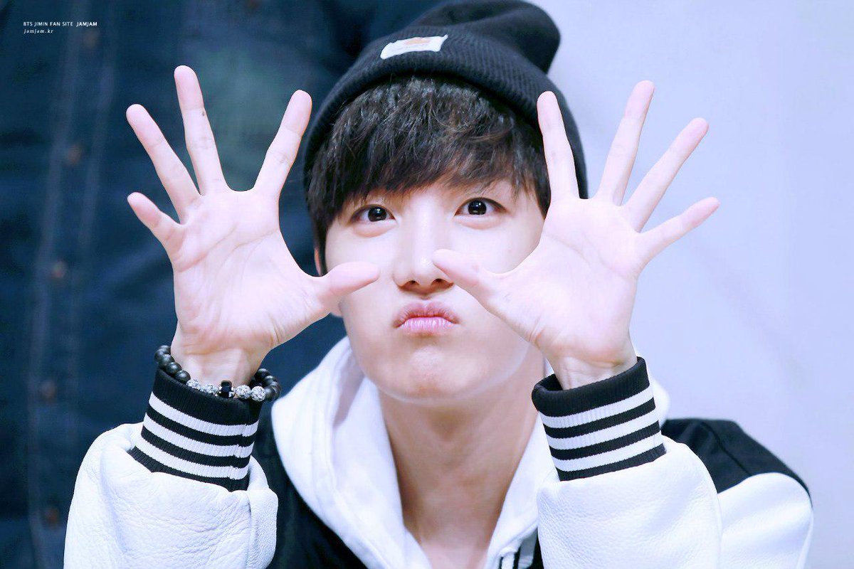 руки бтс хосок. отпечатки рук бтс. рука тэхёна бтс. тэхен бтс руки. руки бтс.