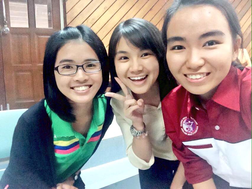 yinghuii__'s tweet photo. Life is fun to have peeps like them 🙆🏼💃🏻🙈😜 #jimui http://t.co/7VdmzIuOb2