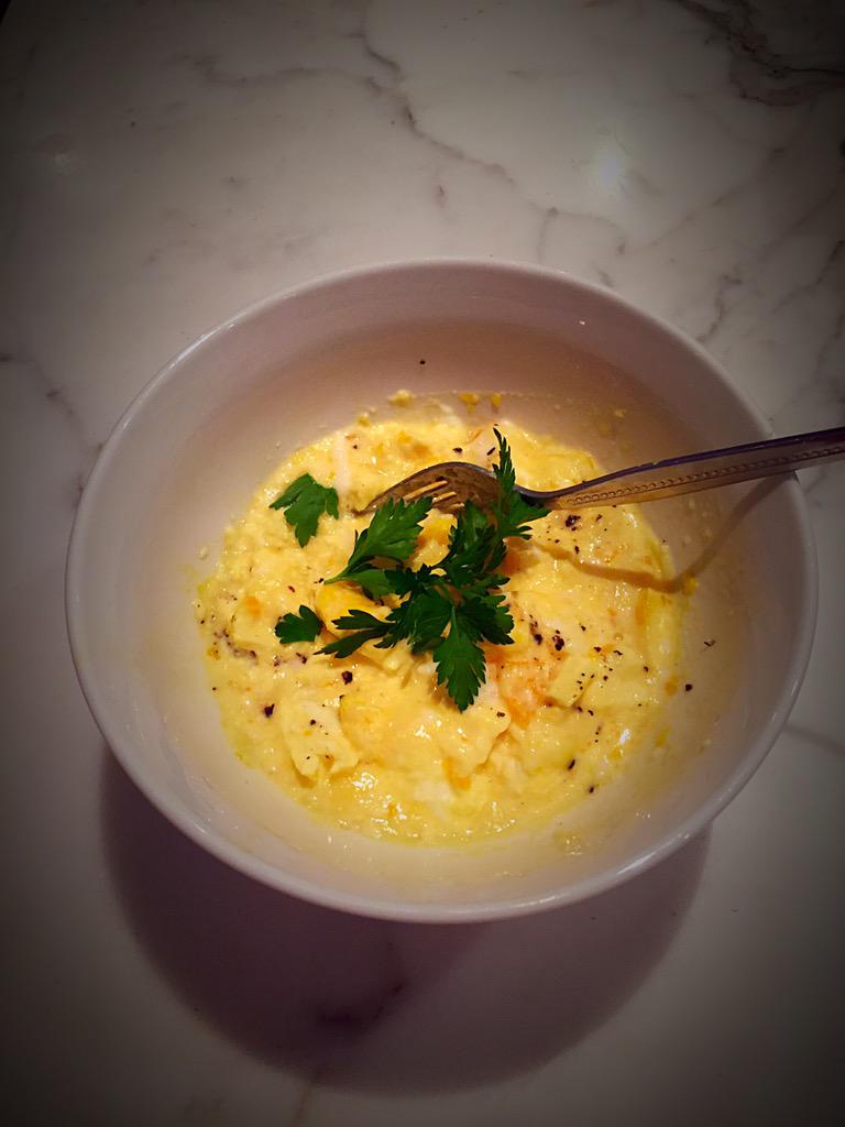 tasydney's tweet photo. Cracking dinner for one @AustralianEggs #Eggs #hassle-free #fast #healthy #delicious http://t.co/rsOxr8im8A