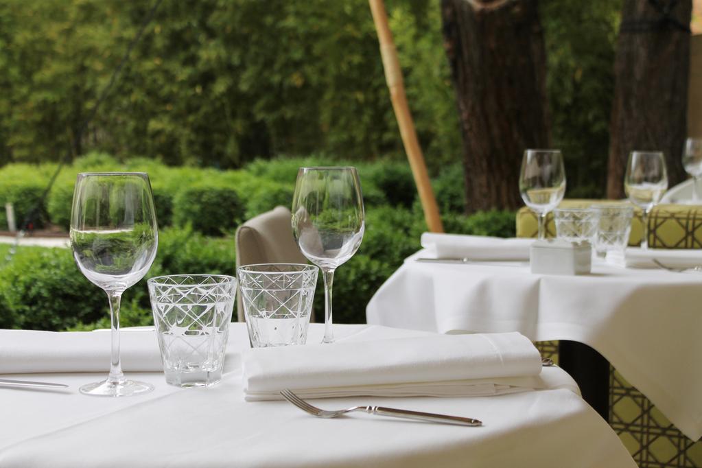 Parece que sale el sol. Te apetece almorzar en nuestra terraza? #RestaurantesMadrid thehall.es