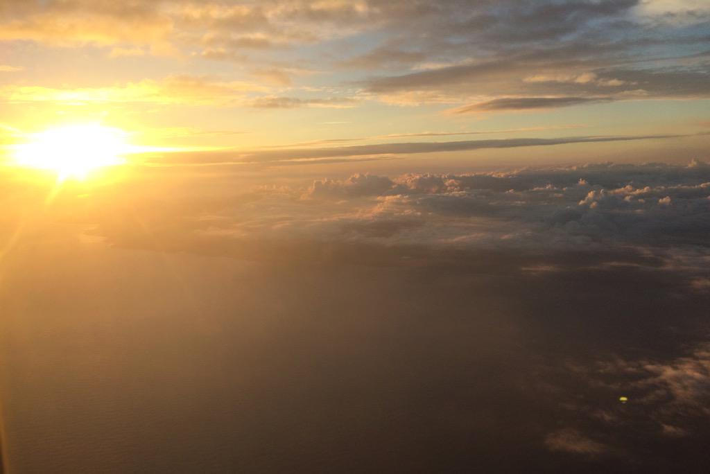 TariqRamadan's tweet photo. Par-delà les nuages... Et les humains... http://t.co/KDl2VxXoOW