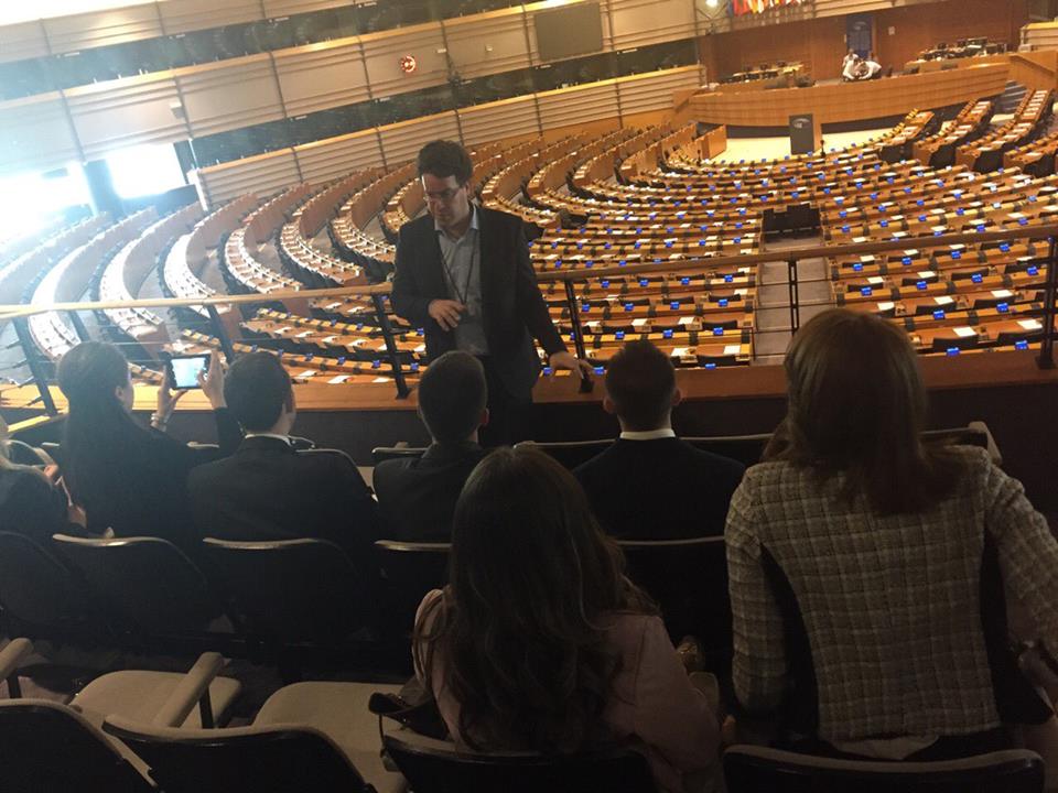 fdesmne's tweet photo. Naši studenti, trenutno u Evropskom parlamentu...:) http://t.co/XoAdLqPWor