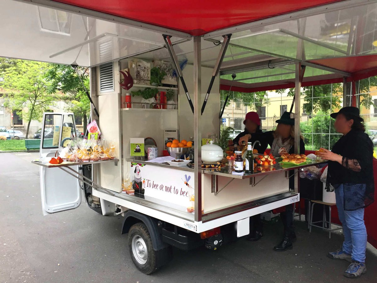 ExtensiveResti's tweet image. “L’APE SHAKESPEARE RECITA E DA’ DA MANGIARE”resti.it/blog/lape-shak… #Ape #streetfood #expomilano