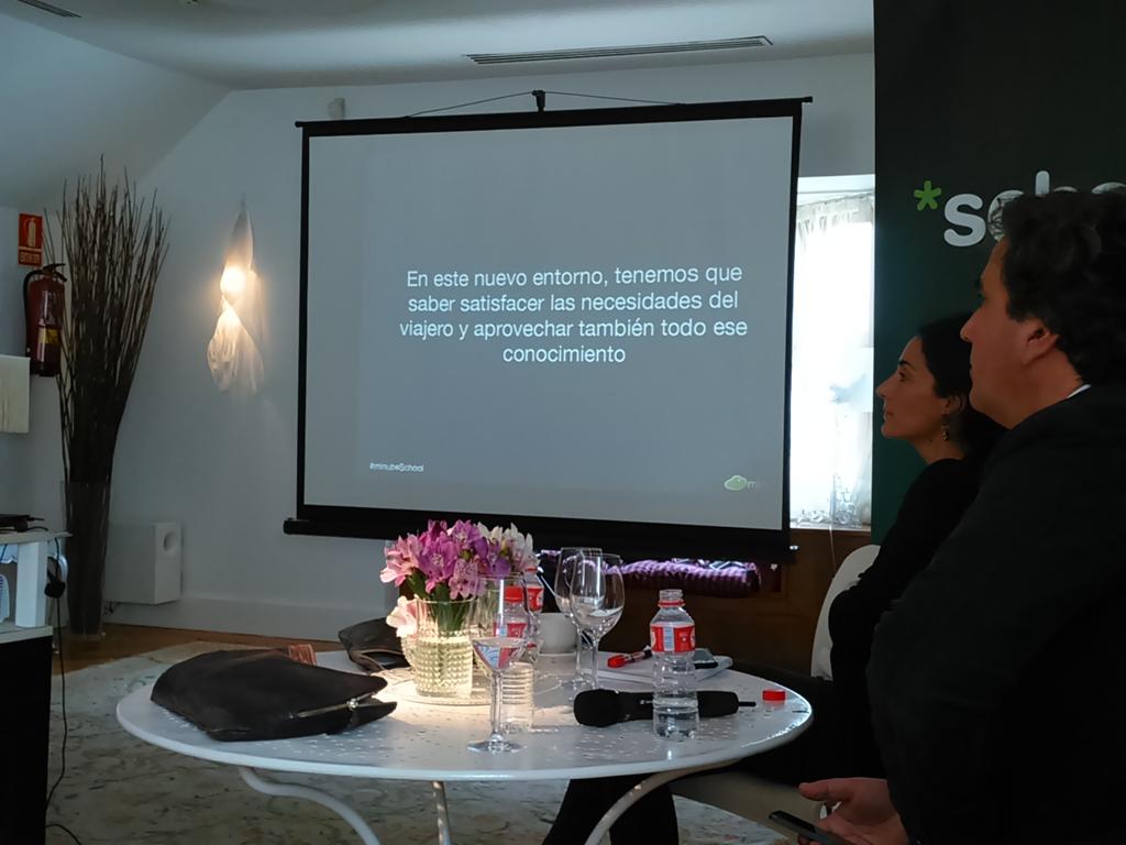 AminTru's tweet photo. "Viajar es una enorme maquinaria de generar historias" #minubetalks #minubeschool http://t.co/tf32NOiVSN