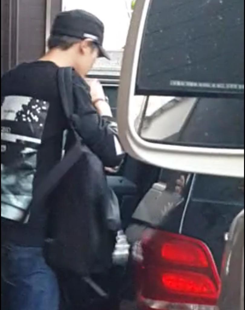 TheJay___'s tweet photo. เอากระเป๋าไว้หลังรถ แล้วก็เข้าไปนั่งฝั่งคนขับ  อ๊ากกกกกกกกกกกกกกกกก  เกาหลีพวงมาลัยอยู่ด้านซ้ายชะ http://t.co/bC5M6Tsqg1