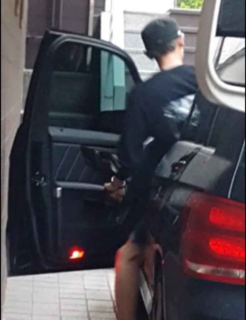 TheJay___'s tweet photo. เอากระเป๋าไว้หลังรถ แล้วก็เข้าไปนั่งฝั่งคนขับ  อ๊ากกกกกกกกกกกกกกกกก  เกาหลีพวงมาลัยอยู่ด้านซ้ายชะ http://t.co/bC5M6Tsqg1