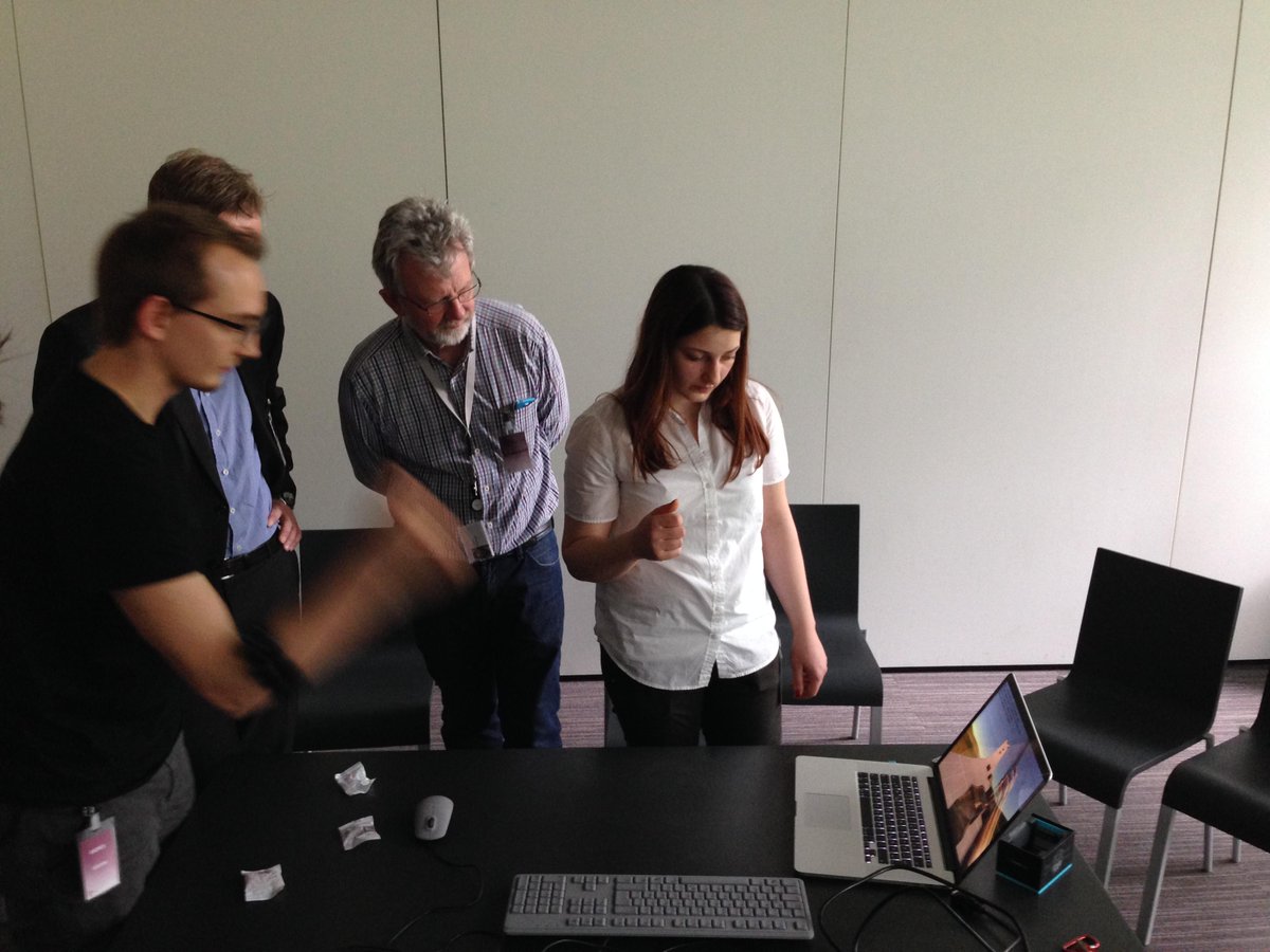 molutions's tweet photo. #dthackbar Filiz und die Session-Teilnehmer üben mit dem Myo-Band Kisten zerstören und Steuern Spotify #wearable http://t.co/tt6oaWdHCA